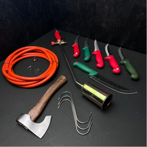 Set macelarie 12 piese, Arzator 70cm, Toporisca, 6 Cutite, 3 Carlige si furtun gaz 5m cu accesorii