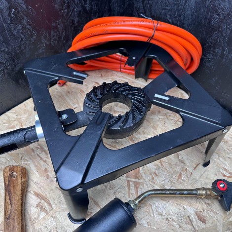 Set macelarie 7 piese, Toporisca, Arzator, Pirostrie 40x40 m, Furtun gaz, 3 Cutite otel inox, ideal camping