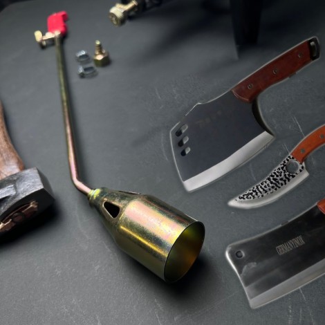 Set macelarie 10 piese, Arzator 70cm, Pirostrie 30 X 30 cm, Toporisca, 3 Satare fier forjat si furtun gaz 5m cu accesorii