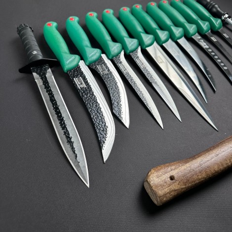 Set macelarie 13 piese, Toporisca, 5 cutite fier forjat, 6 cutite inox + pila ascutit, verde NOU MPVE