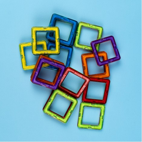 Set inteligent de constructie magnetic, 44 piese multicolore, posibilitati nelimitate